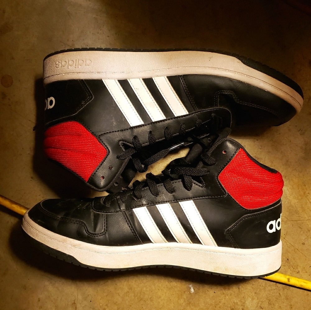 Adidas vs hoops black/red/white mid 2.0, mens size